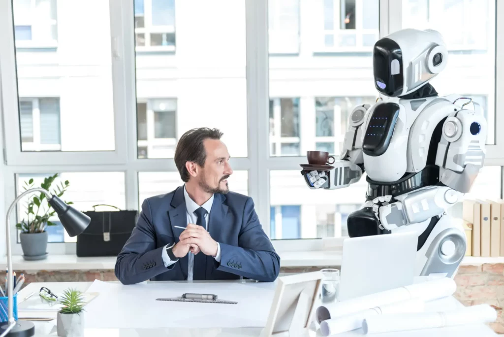 Ein Geschäftsmann im Anzug sitzt an einem Tisch und wird von einem Roboter bedient, der ihm eine Tasse Kaffee reicht. Darüber steht der Text 'Quo vadis KI?